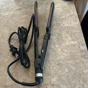 NEW Conair Hair Straightener